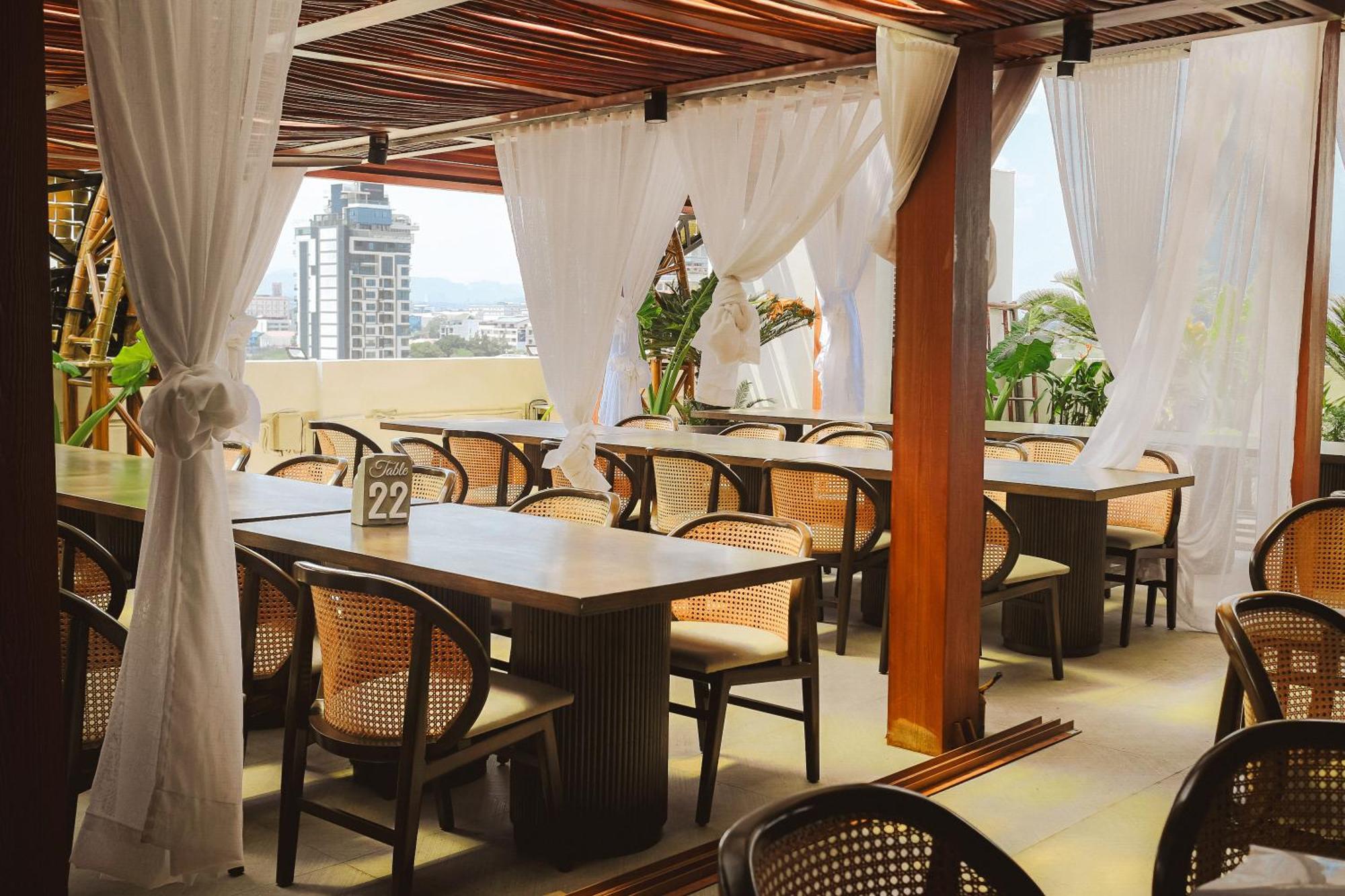 Azzurro Hotel Angeles Exterior photo