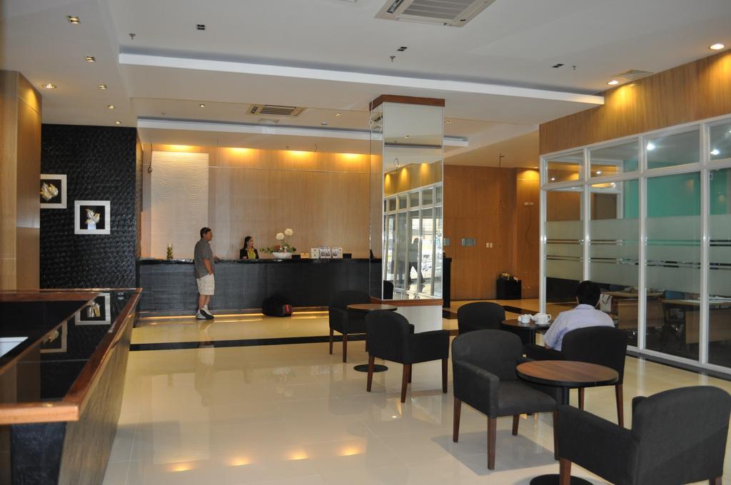 Azzurro Hotel Angeles Exterior photo